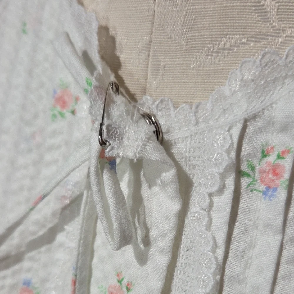 Vintage Gilligan & O'Malley White Floral Nightgown - Picture 8 of 9